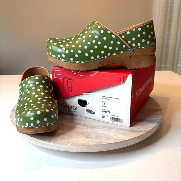 Sanita Women’s 37 Green Polka Dot Patent Leather NIB Comfort Clogs US Size 7 - Picture 1 of 12